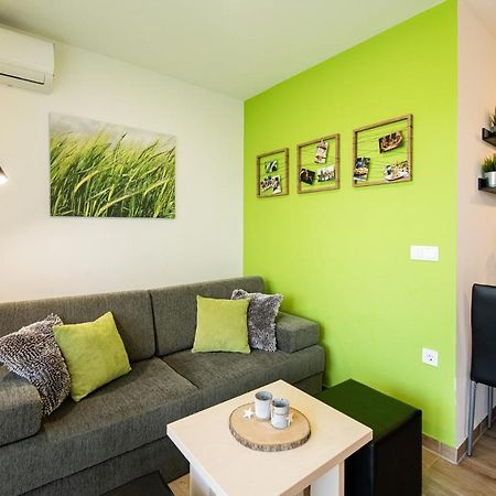 Apartmaji Banonia " Poletni Vetrc " Banovci Kültér fotó