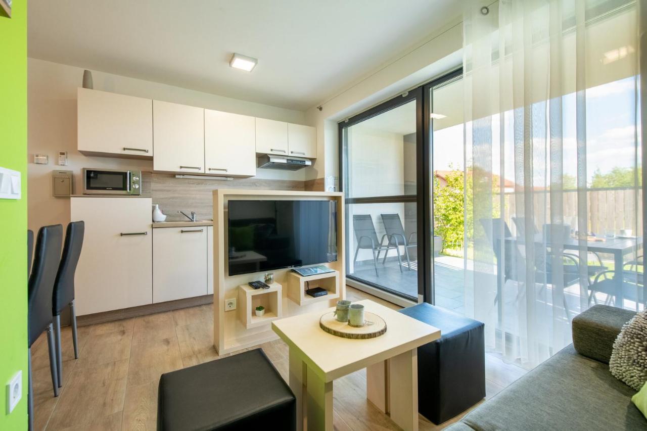 Apartmaji Banonia " Poletni Vetrc " Banovci Kültér fotó