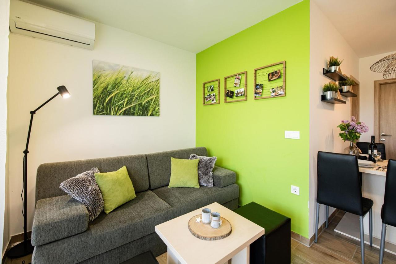 Apartmaji Banonia " Poletni Vetrc " Banovci Kültér fotó