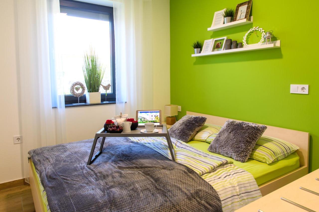 Apartmaji Banonia " Poletni Vetrc " Banovci Kültér fotó