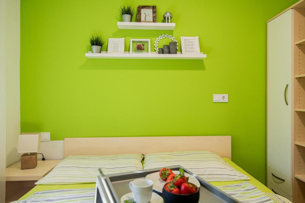Apartmaji Banonia " Poletni Vetrc " Banovci Kültér fotó
